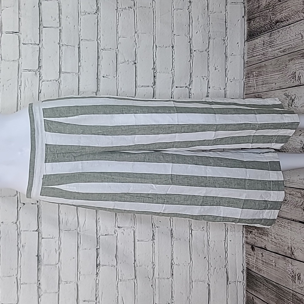 BeachLunchLounge Flat Front Linen Blend Striped Wide Leg Crop Pant in Sage/White